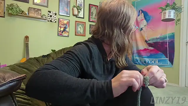 Linzy 19 online show from November 10, 2025, 5:34 am