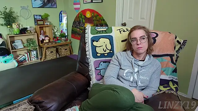 Linzy 19 online show from February 13, 2025, 10:00 pm