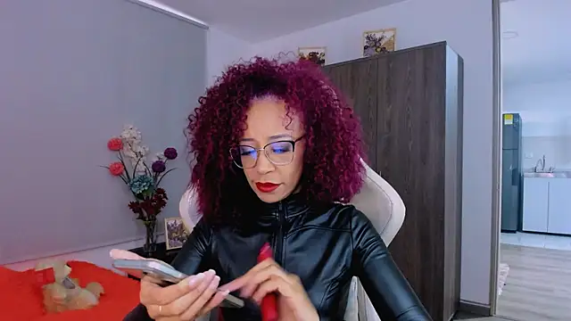 ScarlettMalbec online show from February 10, 2026, 9:47 pm