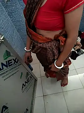 COUPLLE VILLAGE online show from November 7, 2025, 2:49 am