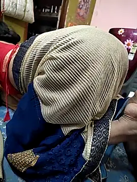 COUPLLE VILLAGE online show from February 2, 2026, 7:46 pm