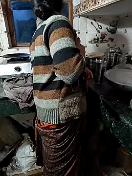 COUPLLE VILLAGE online show from February 2, 2026, 4:33 am