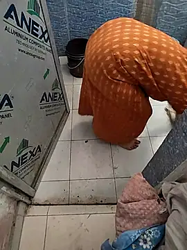 COUPLLE VILLAGE online show from April 10, 2026, 3:13 am