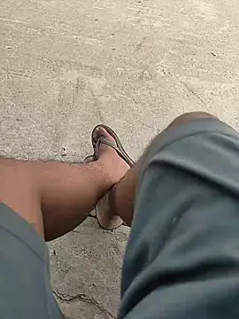 COUPLLE VILLAGE online show from May 15, 2026, 1:47 am