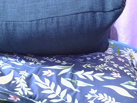 ivonito122 online show from February 4, 2026, 10:38 pm