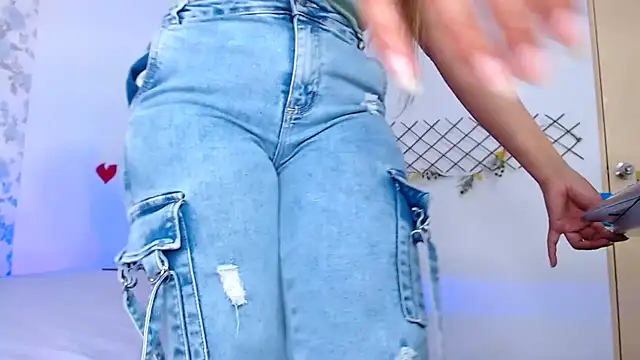 Snapshot of vanessa_cute1 chatting on December 2, 2025, 9:49 pm vanessa cute1 online show from December 2, 2025, 9:49 pm