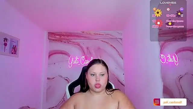 YuliCardona  online show from February 5, 2026, 4:58 pm