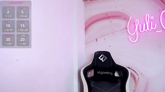 Snapshot of YuliCardona_ chatting on October 29, 2025, 4:44 am YuliCardona online show from October 29, 2025, 4:44 am