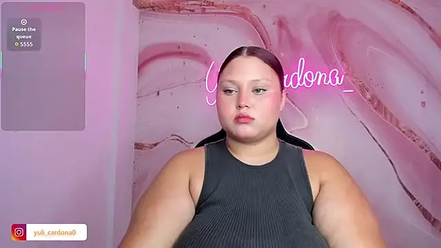 YuliCardona  online show from January 7, 2026, 2:33 pm