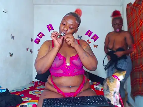 Snapshot of The_wickles_4443 chatting on December 15, 2025, 6:47 pm The wickles 4443 online show from December 15, 2025, 6:47 pm