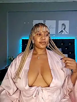 Snapshot of Toya_P chatting on March 18, 2025, 11:53 pm Toya P online show from March 18, 2025, 11:53 pm