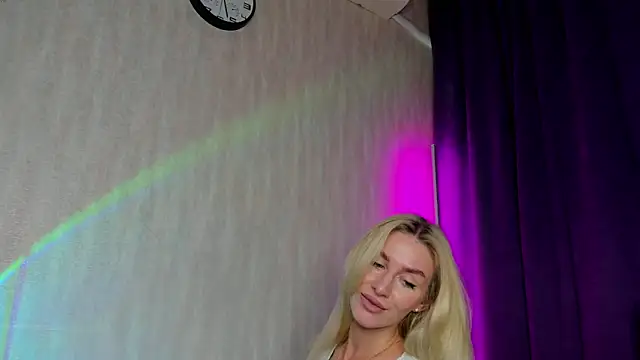 Miss Kreez online show from October 13, 2025, 8:27 am