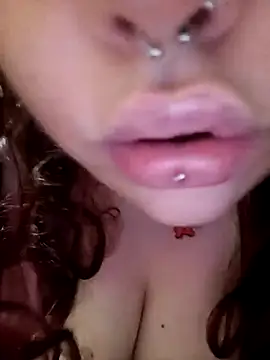 Snapshot of persefone97 chatting on March 22, 2025, 8:37 pm persefone97 online show from March 22, 2025, 8:37 pm