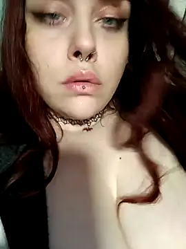 Snapshot of persefone97 chatting on March 5, 2025, 7:49 pm persefone97 online show from March 5, 2025, 7:49 pm