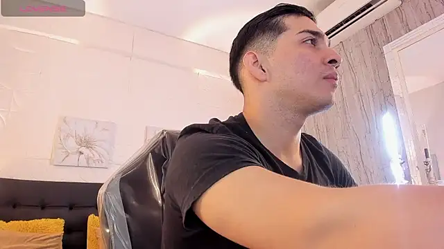 Snapshot of JUANDIAMONDS98 chatting on November 29, 2025, 1:22 pm JUANDIAMONDS98 online show from November 29, 2025, 1:22 pm