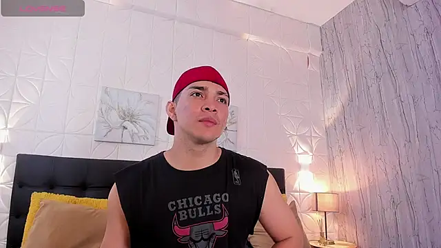 Snapshot of JUANDIAMONDS98 chatting on November 21, 2025, 1:32 pm JUANDIAMONDS98 online show from November 21, 2025, 1:32 pm