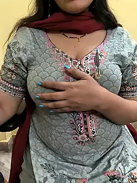 Snapshot of lovely_zara chatting on December 19, 2024, 6:23 pm lovely zara online show from December 19, 2024, 6:23 pm