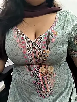 Snapshot of lovely_zara chatting on October 19, 2025, 12:57 am lovely zara online show from October 19, 2025, 12:57 am