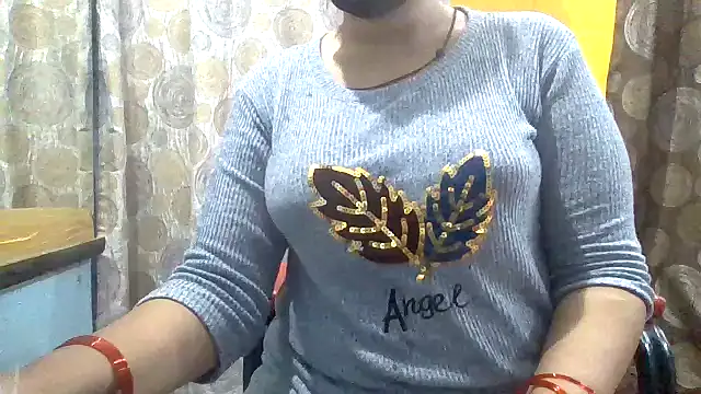 Snapshot of lovely_zara chatting on December 3, 2024, 11:51 am lovely zara online show from December 3, 2024, 11:51 am