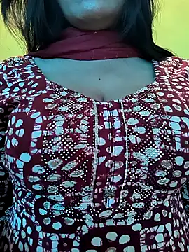 Snapshot of lovely_zara chatting on February 12, 2025, 8:49 am lovely zara online show from February 12, 2025, 8:49 am