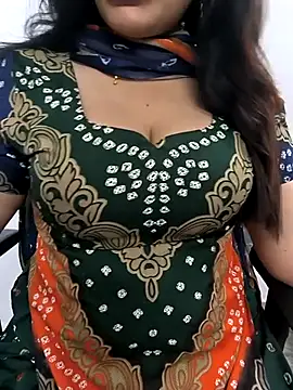 Snapshot of lovely_zara chatting on October 3, 2025, 6:31 pm lovely zara online show from October 3, 2025, 6:31 pm