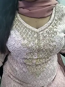 Snapshot of lovely_zara chatting on October 9, 2025, 5:57 pm lovely zara online show from October 9, 2025, 5:57 pm