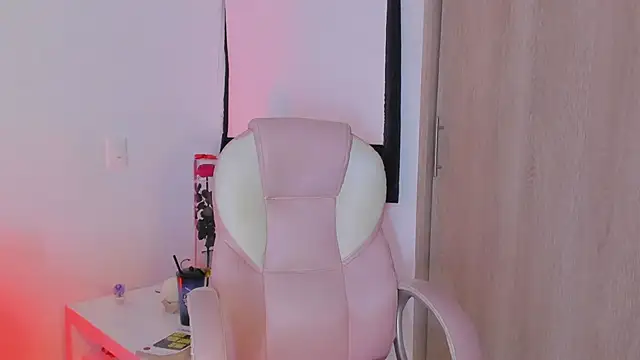 Snapshot of AnastaciaBlake chatting on November 14, 2025, 5:22 am AnastaciaBlake online show from November 14, 2025, 5:22 am