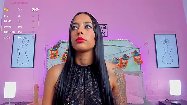 charlotte kisss online show from October 23, 2025, 7:23 pm