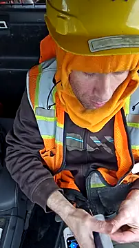 Snapshot of HandsumHungDaddy chatting on January 7, 2025, 7:49 pm HandsumHungDaddy online show from January 7, 2025, 7:49 pm