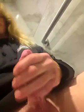 Snapshot of Travislovescum chatting on November 6, 2025, 3:10 am Travislovescum online show from November 6, 2025, 3:10 am