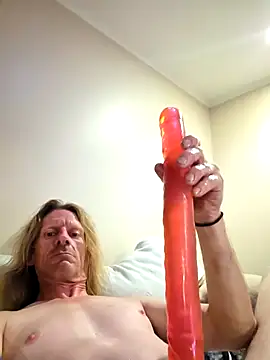 Snapshot of Travislovescum chatting on September 30, 2025, 7:36 am Travislovescum online show from September 30, 2025, 7:36 am