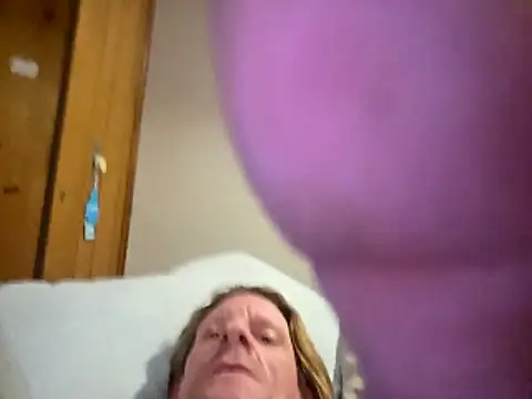 Travislovescum online show from January 7, 2026, 4:50 am