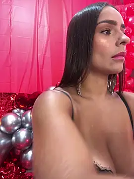 Snapshot of Mau_White chatting on February 12, 2025, 6:30 pm Mau White online show from February 12, 2025, 6:30 pm