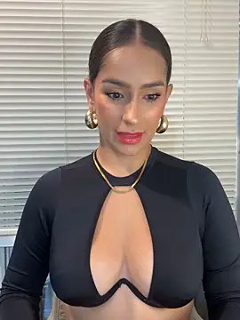 Snapshot of Mau_White chatting on September 10, 2025, 12:31 am Mau White online show from September 10, 2025, 12:31 am