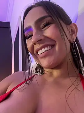 Snapshot of Mau_White chatting on March 5, 2025, 11:16 pm Mau White online show from March 5, 2025, 11:16 pm