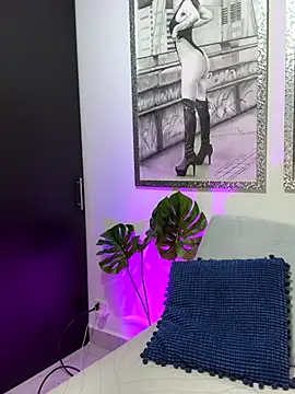 Snapshot of Mau_White chatting on October 2, 2025, 12:36 am Mau White online show from October 2, 2025, 12:36 am