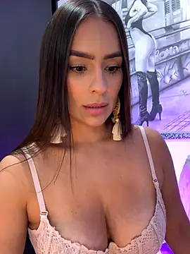 Snapshot of Mau_White chatting on October 28, 2025, 10:41 pm Mau White online show from October 28, 2025, 10:41 pm