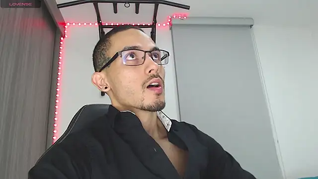 russthiago online show from March 6, 2025, 1:35 pm