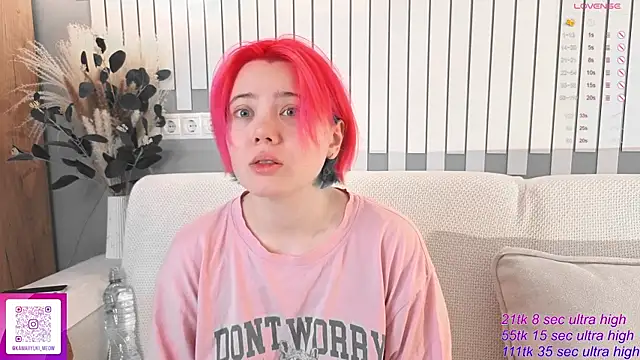 Snapshot of __KawaiiYuki__ chatting on November 8, 2025, 6:28 am KawaiiYuki online show from November 8, 2025, 6:28 am