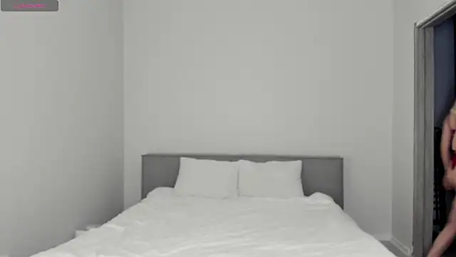 Snapshot of sarahphyllis chatting on December 5, 2025, 9:23 pm sarahphyllis online show from December 5, 2025, 9:23 pm