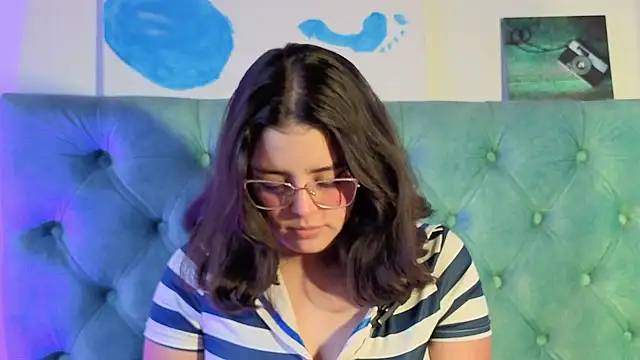 Paola Lyon  online show from March 23, 2026, 12:16 pm