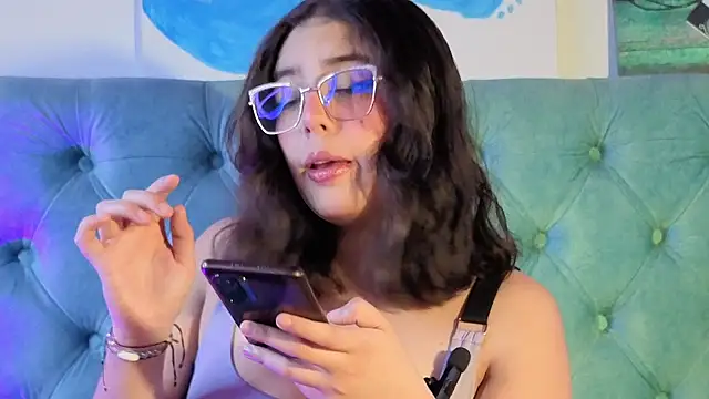 Paola Lyon  online show from April 14, 2026, 6:13 pm