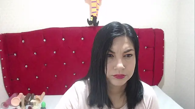 AdaFawxx online show from October 16, 2025, 4:21 am