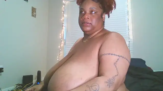 Snapshot of NaughtyHottieBBW chatting on April 26, 2026, 4:15 pm NaughtyHottieBBW online show from April 26, 2026, 4:15 pm