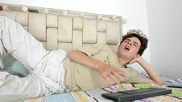 Snapshot of daniel_hot03 chatting on October 27, 2025, 8:32 pm daniel hot03 online show from October 27, 2025, 8:32 pm