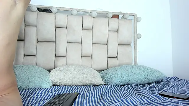 daniel hot03 online show from April 28, 2026, 9:30 pm