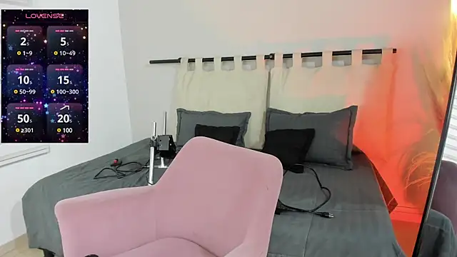 pamela anderson  online show from February 19, 2025, 3:50 am