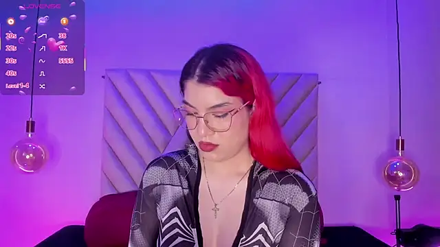 EmmaSwift  online show from December 5, 2025, 2:43 am