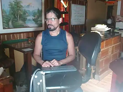 Snapshot of Dr_Pocholate84 chatting on May 15, 2026, 11:03 pm Dr Pocholate84 online show from May 15, 2026, 11:03 pm