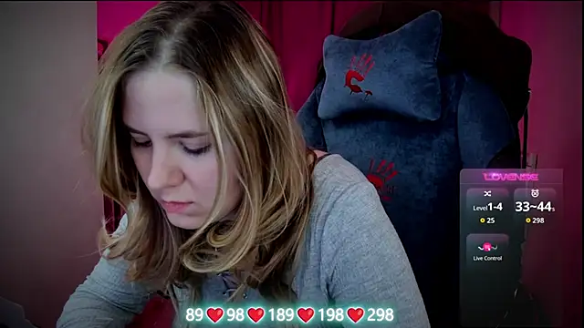 Olivia Munk online show from November 27, 2025, 4:35 am